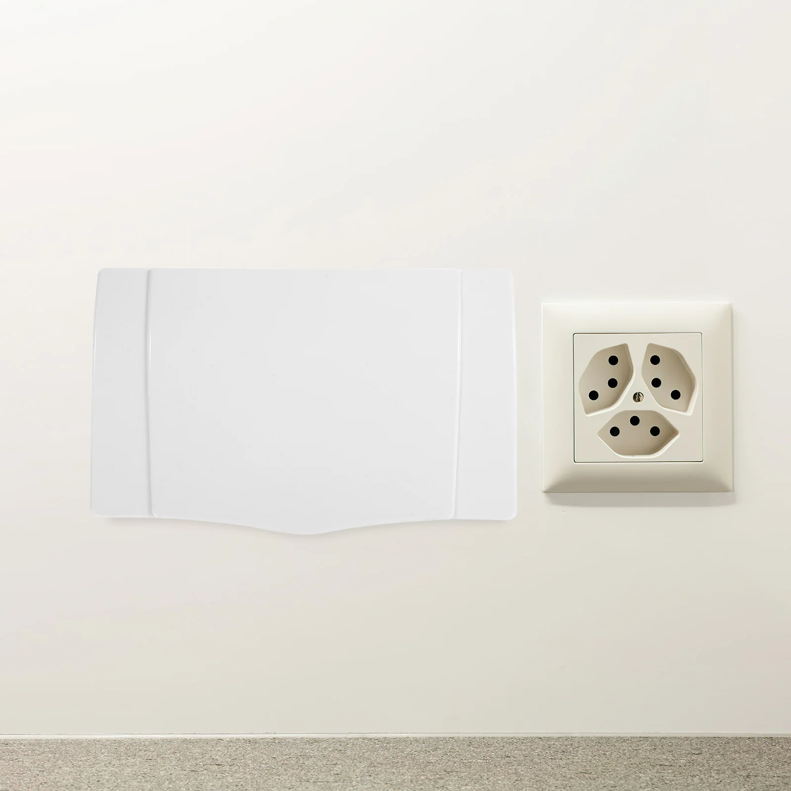 

Weatherproof Outlet Cover Receptacle Protector for Indoor Outdoor Use Dual-Slot Design Electrical Outlet Cover Safe for Kids