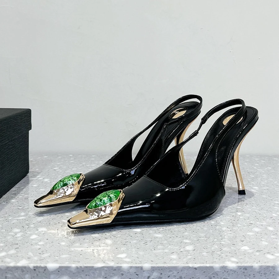 حذاء نسائي بكعب عالٍ بمزاج معدني مدبب مع صنادل مجوفة مثيرة