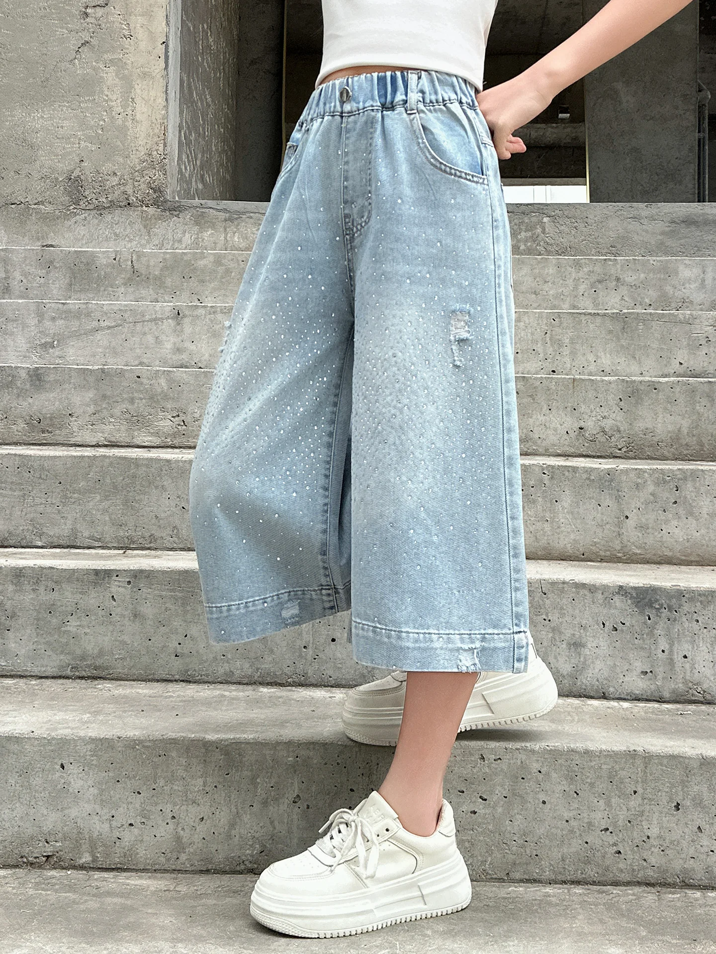 女の子の夏服セット韓国スタイルグリッターデニムショートパンツノースリーブツーピースセットトレンディなハイウエスト弾性ウエストバンドジーンズ