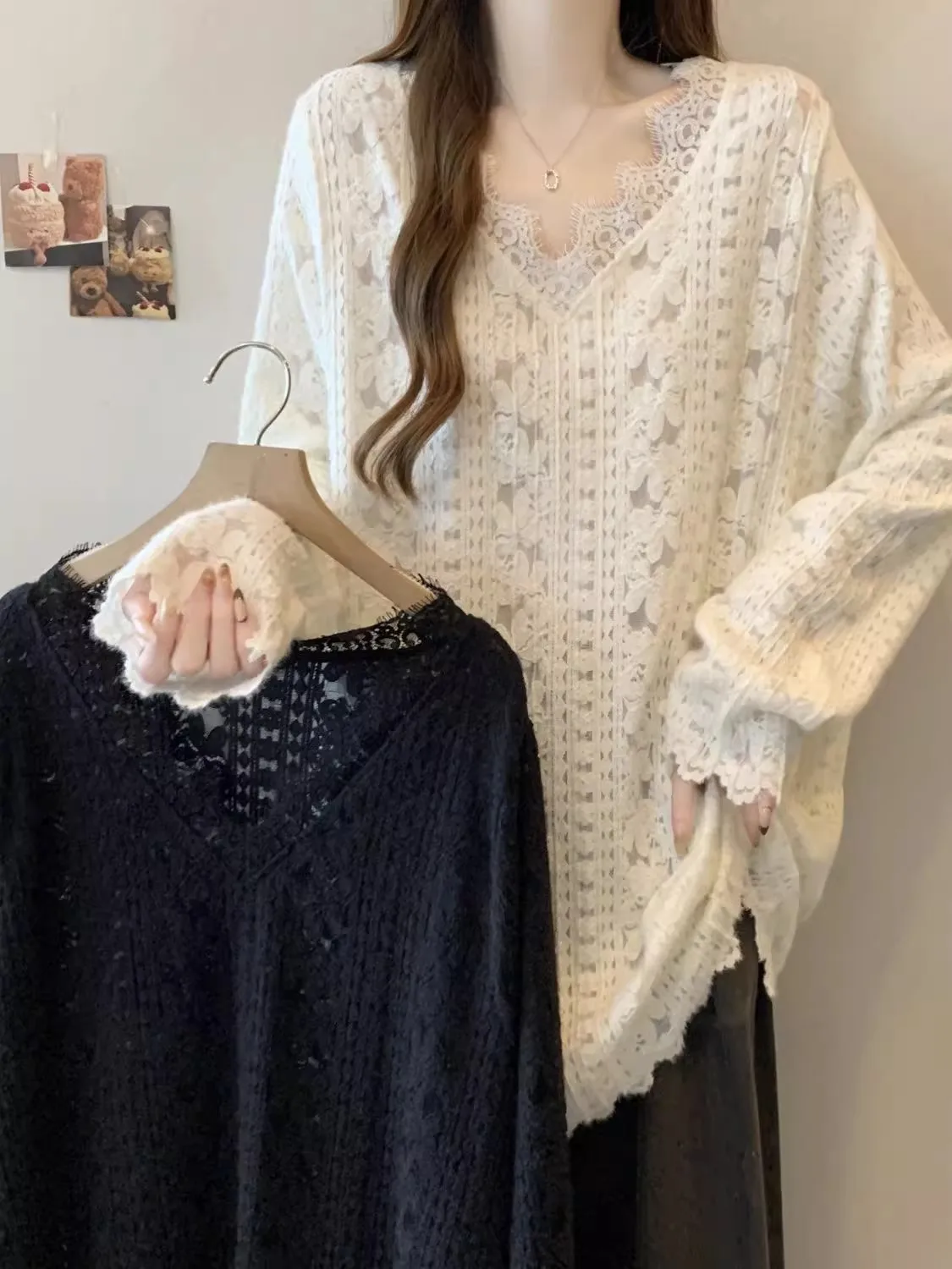 플러스 사이즈 300 파운드 여성용 롱 슬리브 V넥 레이스 봄 패션 엉덩이 커버 슬리밍 탑 한국 스타일 루즈핏