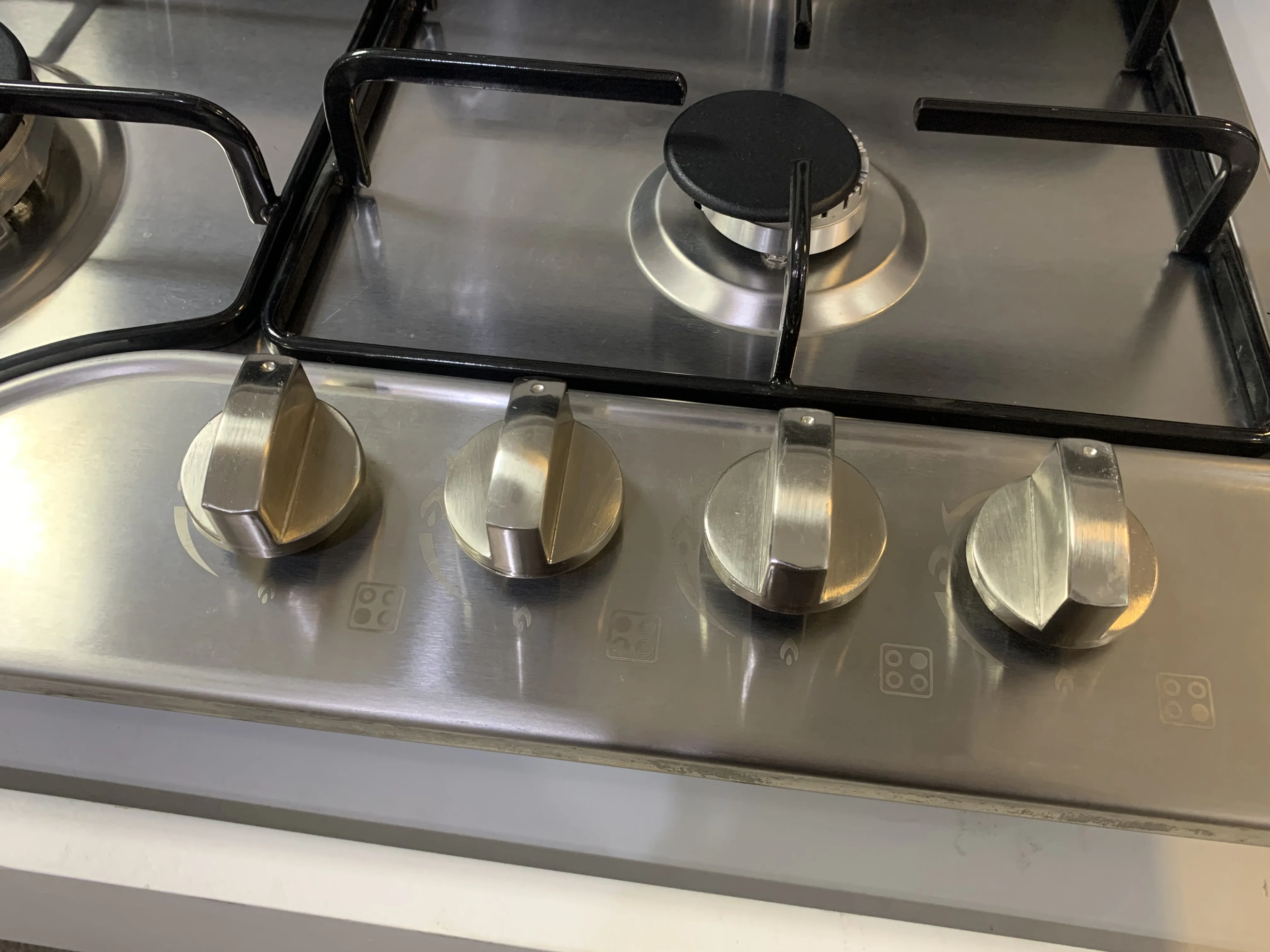 موقد غاز مدمج 5 شعلات ممتاز 76 سم لعام 2025 - موقد تجاري مع شعلات عالية الكفاءة