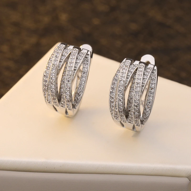 

Wi New Retro Multi-Layer Zirconia Embedded Diamond Stud Earrings Personali Jewelry Faionable Accory for Women