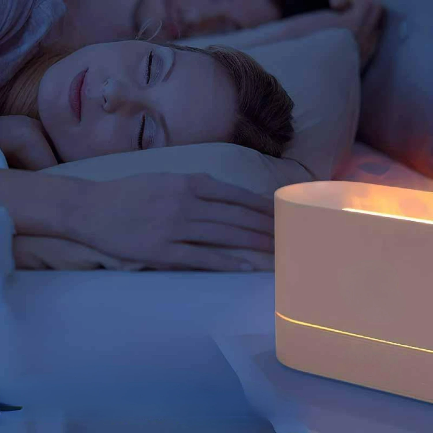 ポータブルUSB電源加湿器、7つの心地よい色が変化するナイトライト、家庭やオフィスの装飾用のエッセンシャルオイルディフューザー、イン