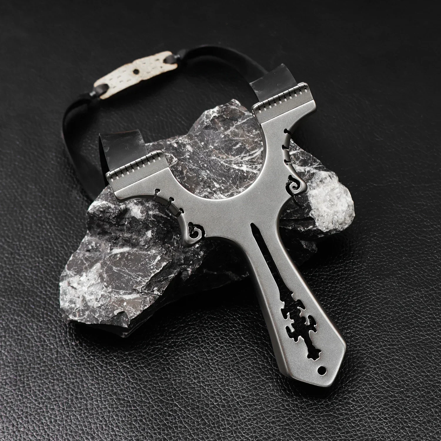 

Silver High Quality Stainless Steel Metal Slingshot Teeth Pressure Leather Strap 9025 OTT Shooting Hunting Sling Portable Toys