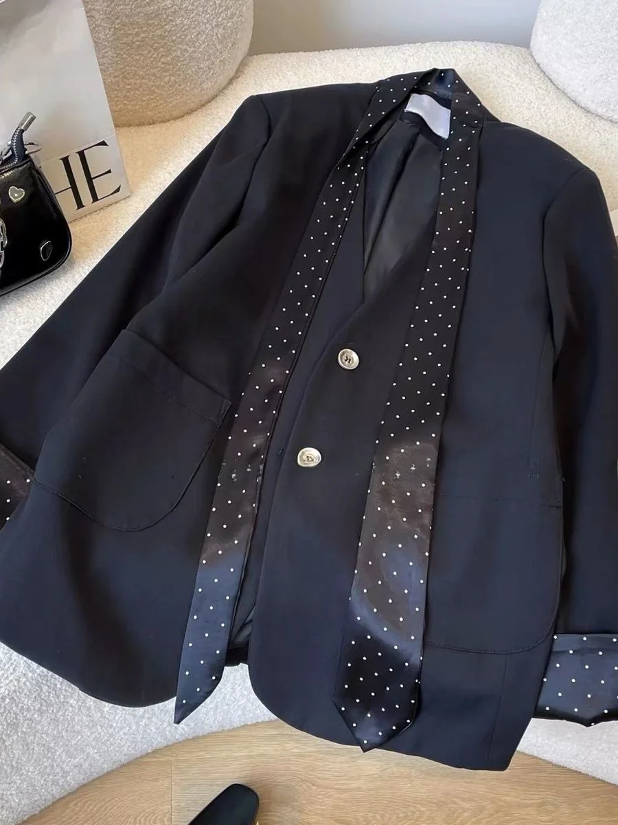 

Женский пиджак Bla Suit: новая коллекция весна-осень, дизайнерский крой, элегантный крой, с элементами пэчворка, изысканный стиль, укороченный фасон, верхняя одежда.