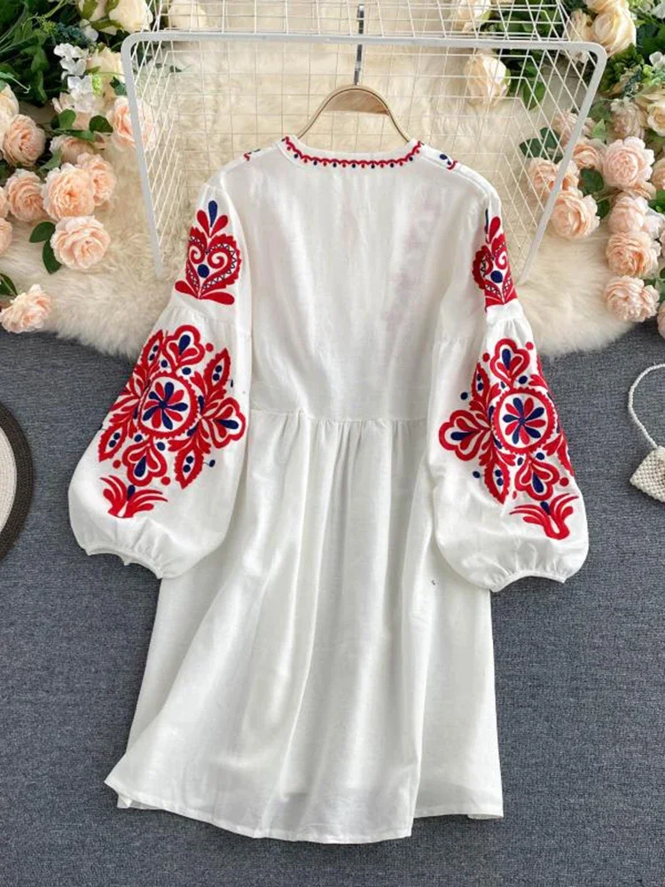 Spring Autumn Women\'s Retro Ethnic Embroidered Dress Lantern Sleeves Bohemian Holiday Dress Women GD678