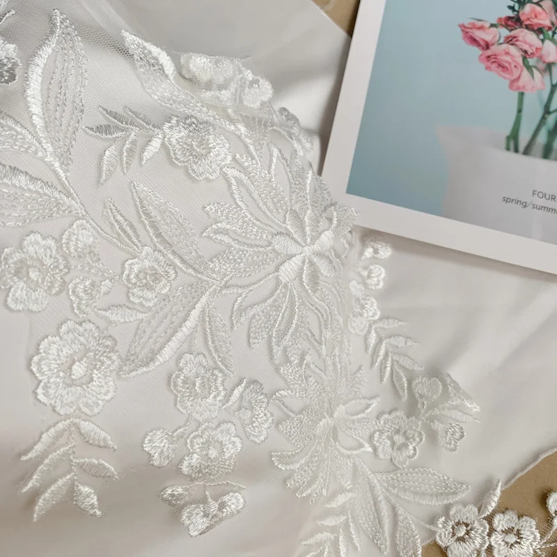 Nuovo Design ricamo floreale una Paie di pizzo Applique medaglioni pezzo pizzo A specchio per accessori per abiti da sposa