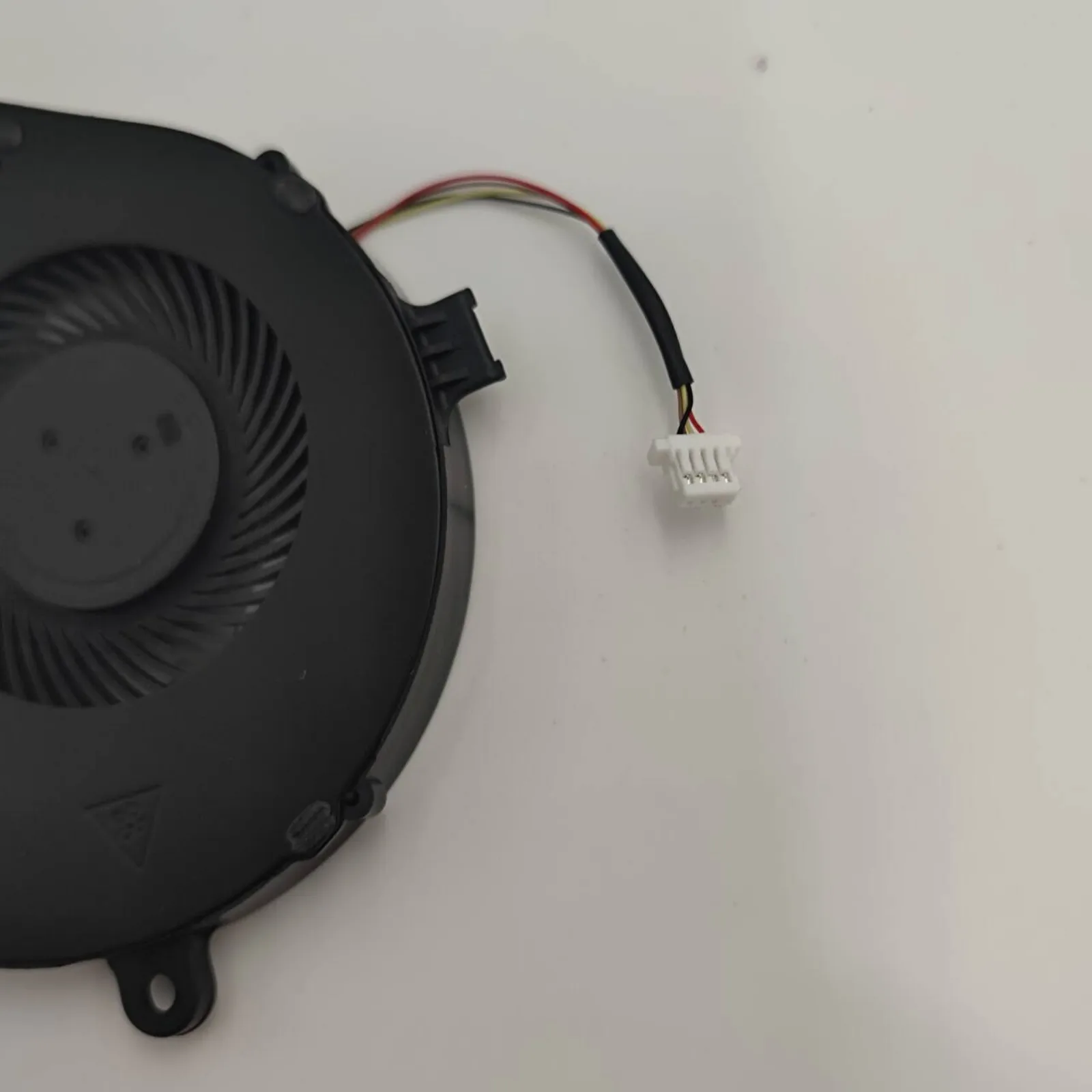 

Вентилятор охлаждения процессора ноутбука для Dell G3-3779 3776 G3-3579 G3-3578 G3-3590