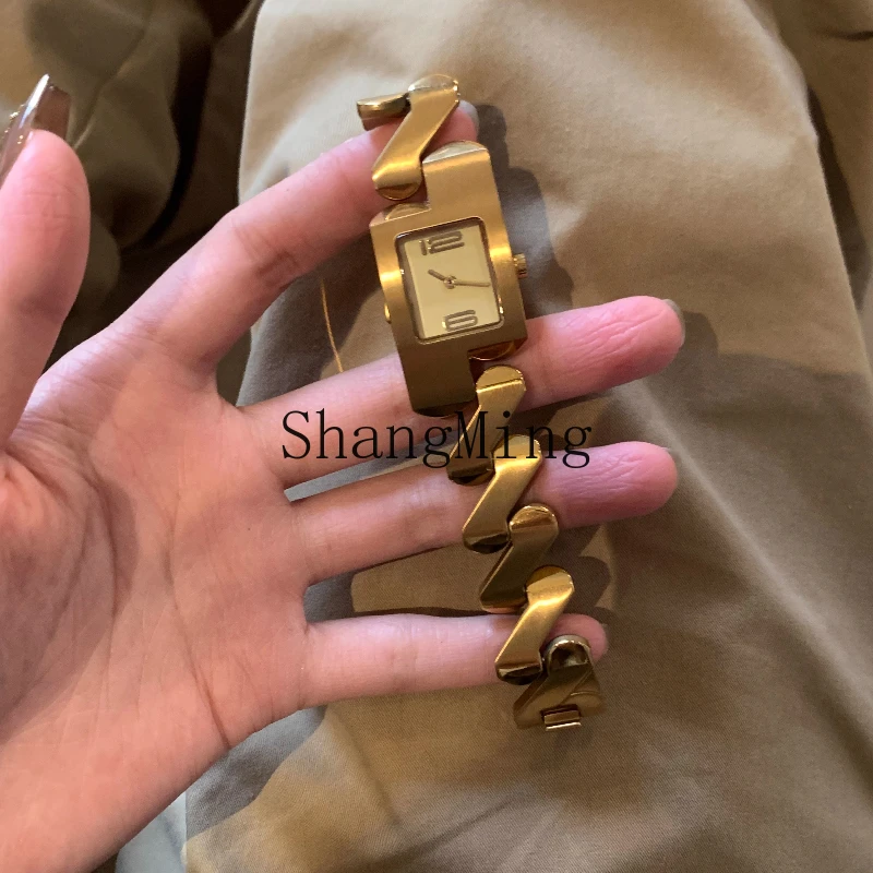 

HJ does not fade and show white, high-end light luxury niche versatile trapezoidal design sense steel belt watch woman