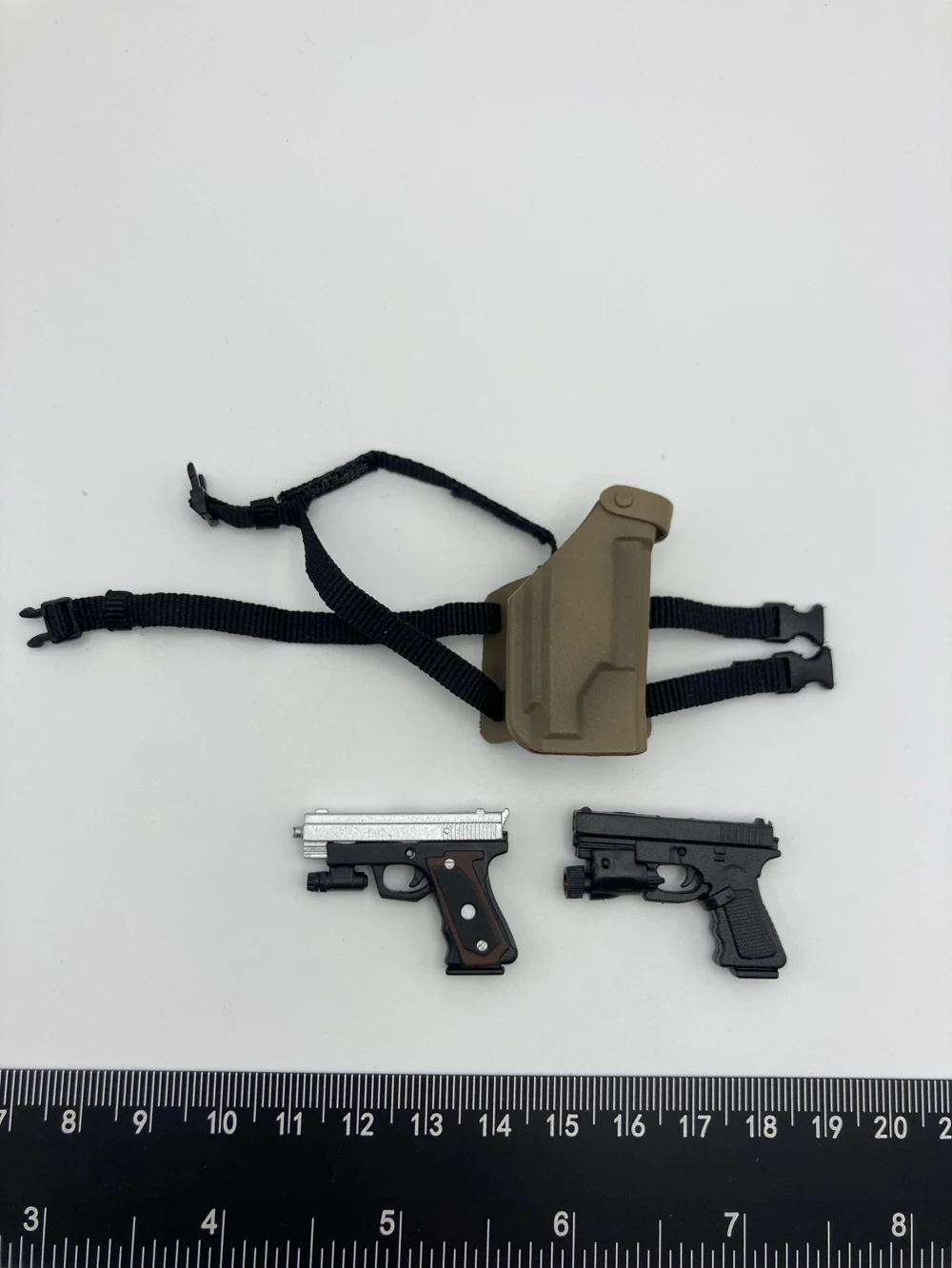 

Hot Heart 1/6 Scale Soldier Pistols and Holsters Model