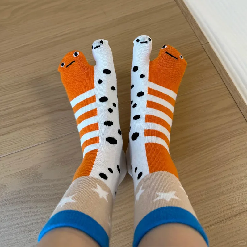 

Забавные женские милые необычные носки до середины икры с раздельным носком, абстрактные милые кавайные носки в полоску для пар, носки-шлепанцы с героями мультфильмов