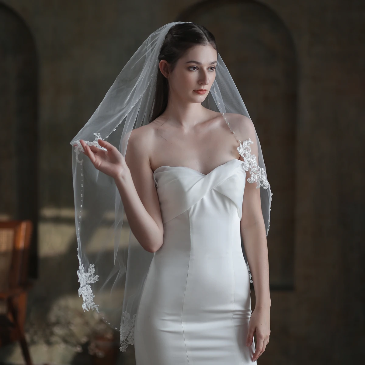 V846 velo bianco da sposa fatto a mano di lusso per abito da sposa perle di Tulle a uno strato Appliqued di pizzo con perline da sposa per essere velo