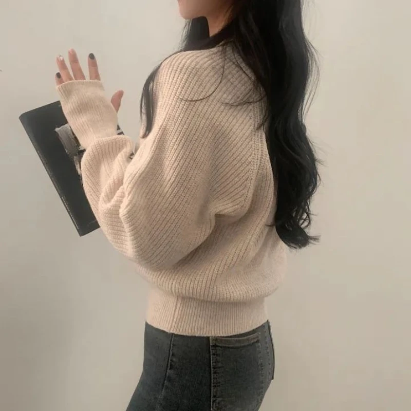 เสื้อไหมพรมถักทรงหลวมสไตล์วินเทจสำหรับผู้หญิง แขนยาว คอกลม สีพื้น สไตล์เกาหลี ลำลอง ประจำฤดูใบไม้ร่วงและฤดูหนาว ปี 2025