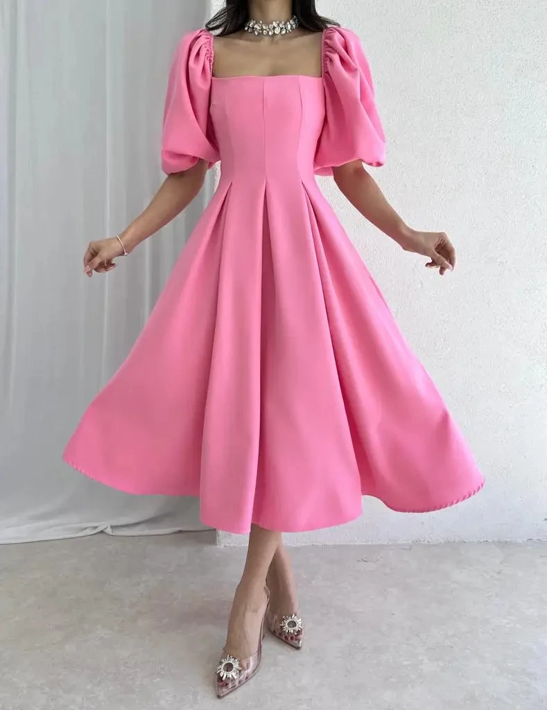 

فستان حفلات الزفBright Pink Boat Neck A-line Knee Length Prom Dresses Off Shoulder New Satin Vertical Pleated Evening Party Gown