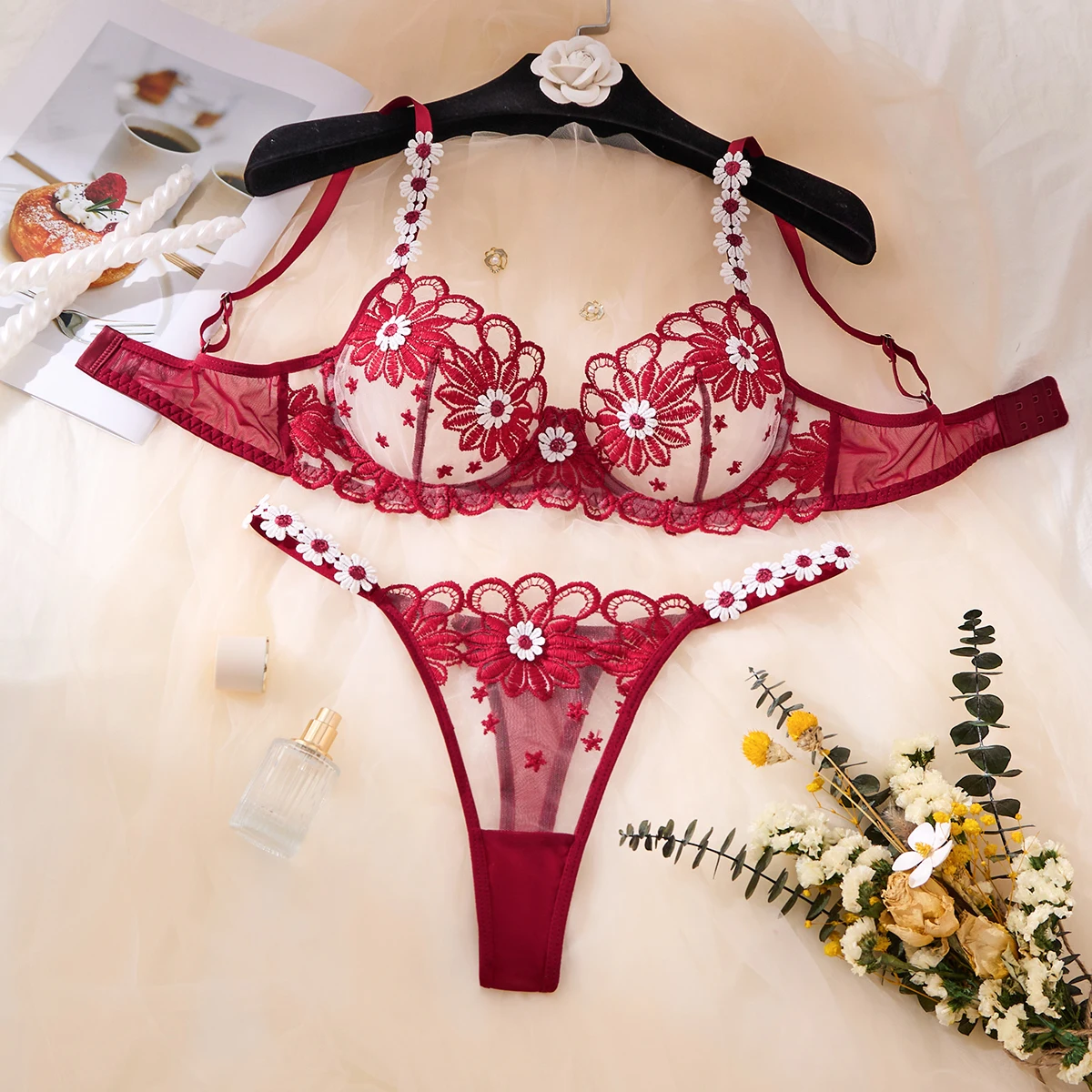 A sexy wine-red lingerie set, including a daisy-patterned bra and thong, a comfortable family-style women's two-piece set.