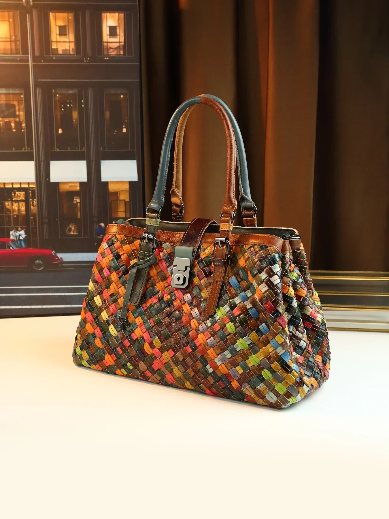 

Leather women's bags, commuter bags, large-capacity travel buckets, handbags, geometric color matching blocks, large handbags.