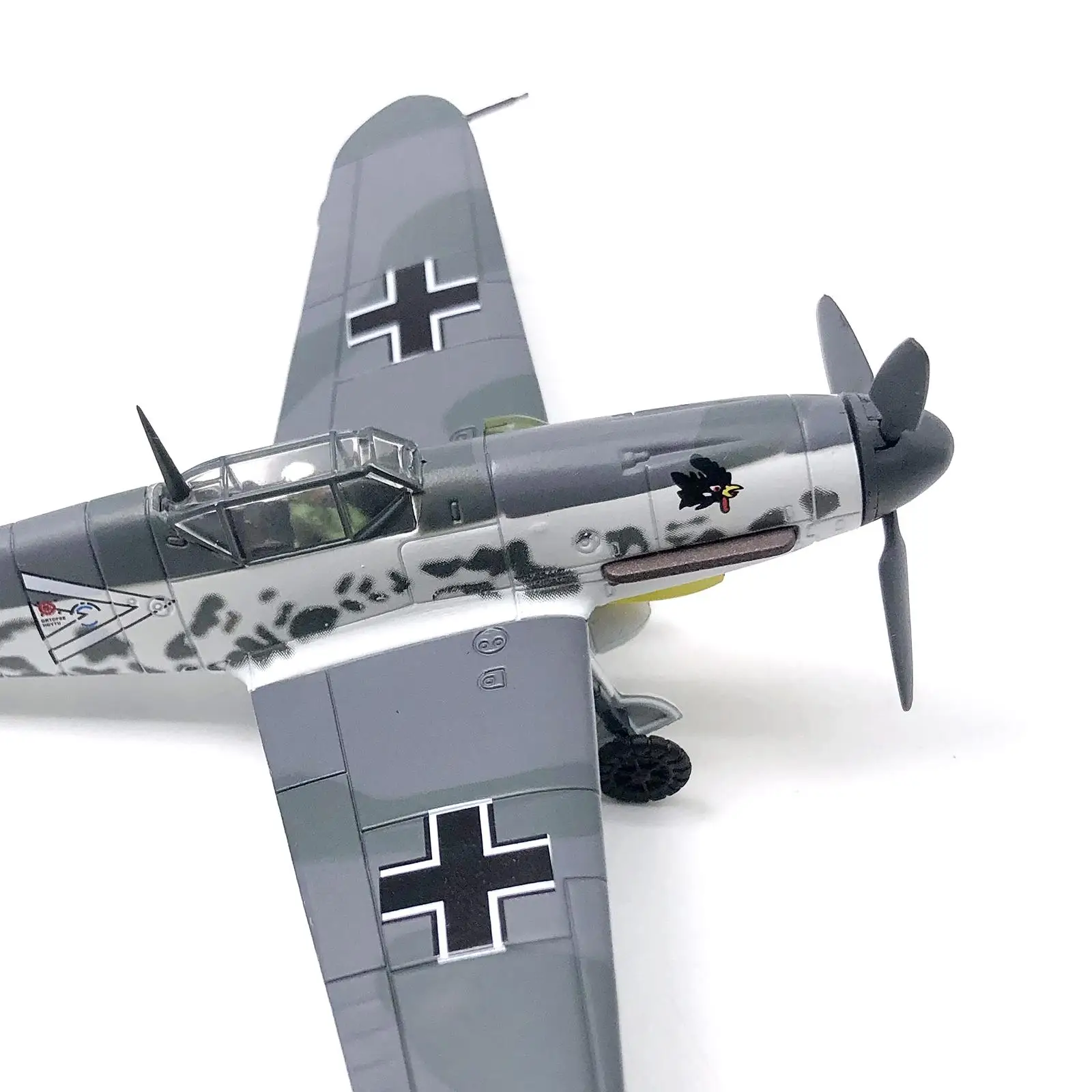 

Модель самолета BF109F-4 времен Второй мировой войны (Германия) в масштабе 1:72 с отсоединяемой металлической подставкой, литая под давлением.