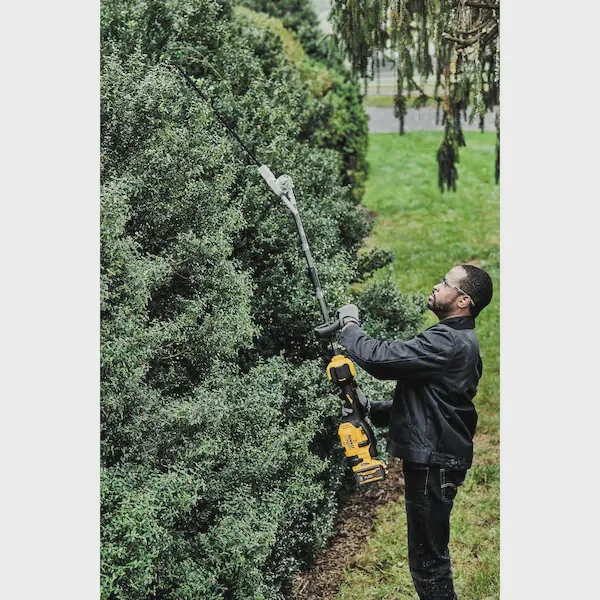 Articulating Hedge Trimmer Attachment