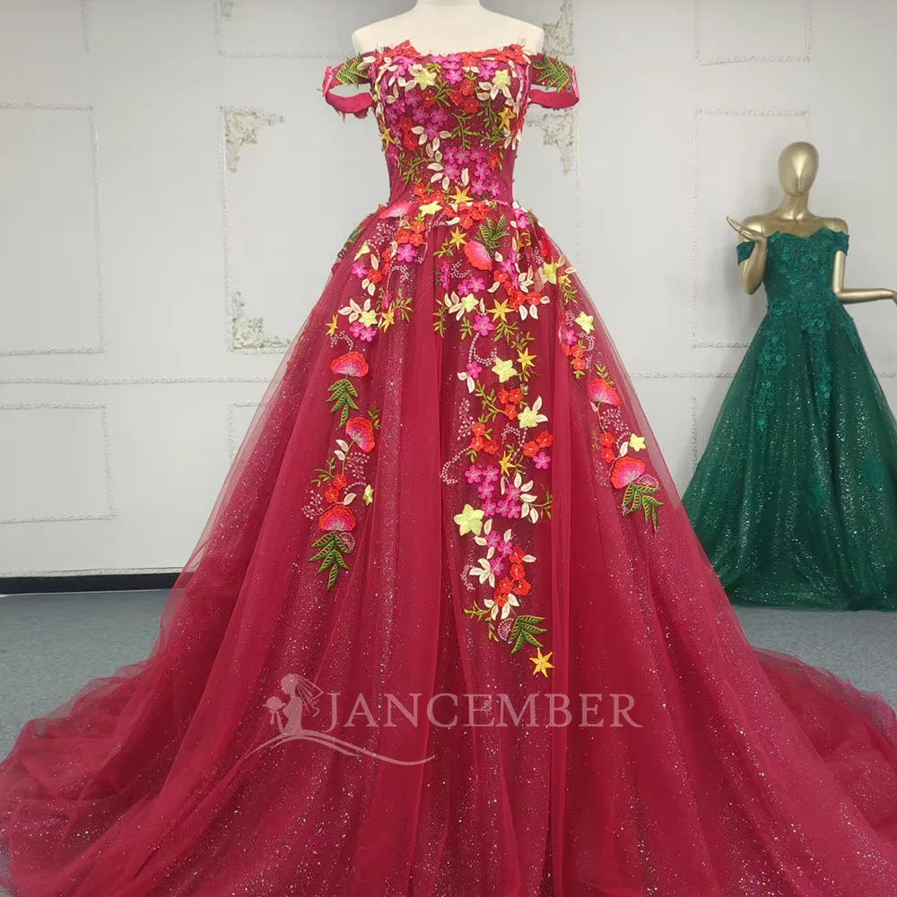Erstaunlicher heißer roter herzförmiger Mieder-3D-Blumenapplikations-Stickerei-Rock Charro Quinceanera Maßgeschneiderte Vestidos de 15 Quinceañera