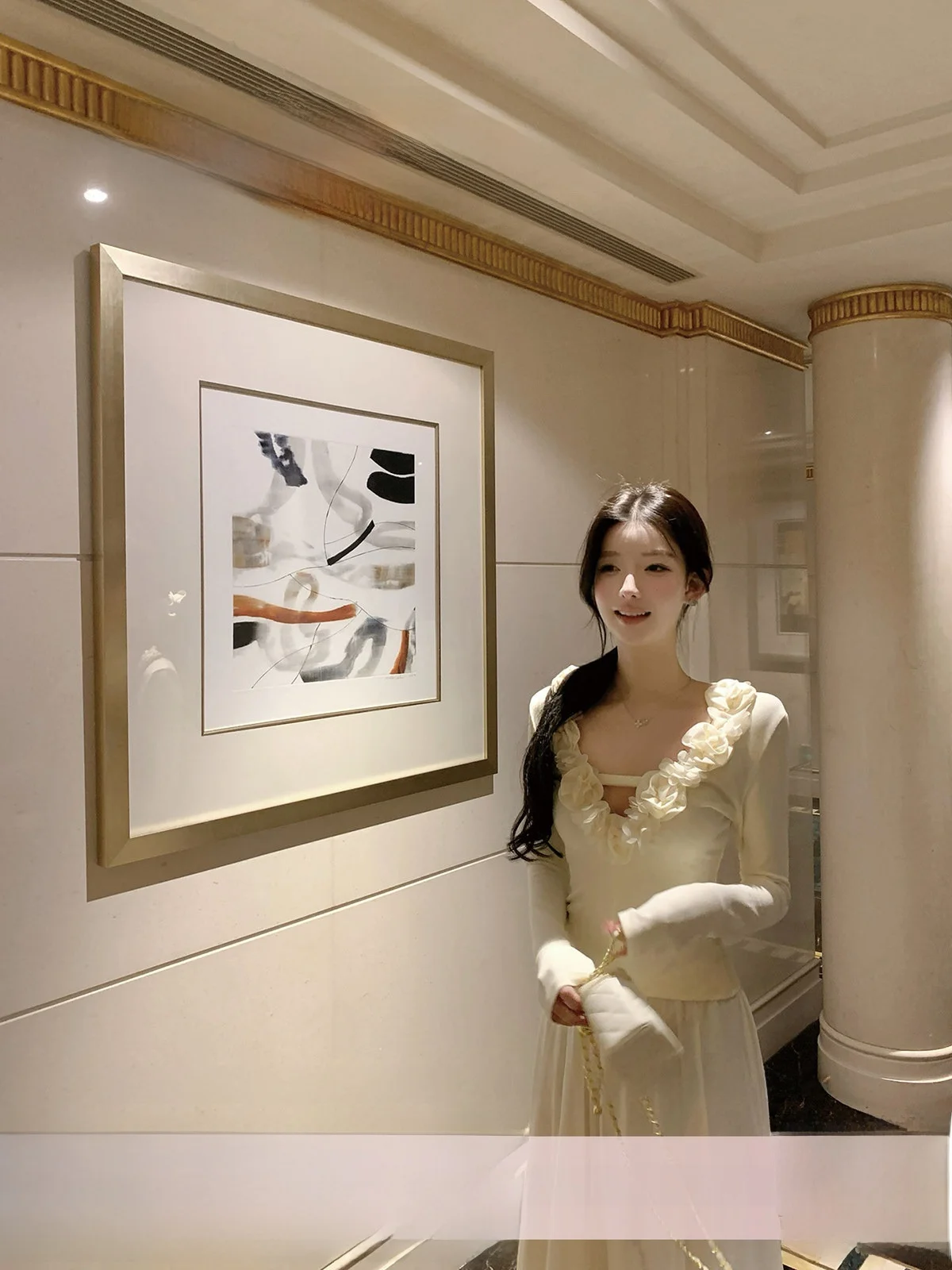 

YOLI Zhang Yuli Топ с V-образным вырезом и вырезами, цветочный принт, абрикосовый, женский, весенний, универсальный, стройнящий, в стиле Pure Desire