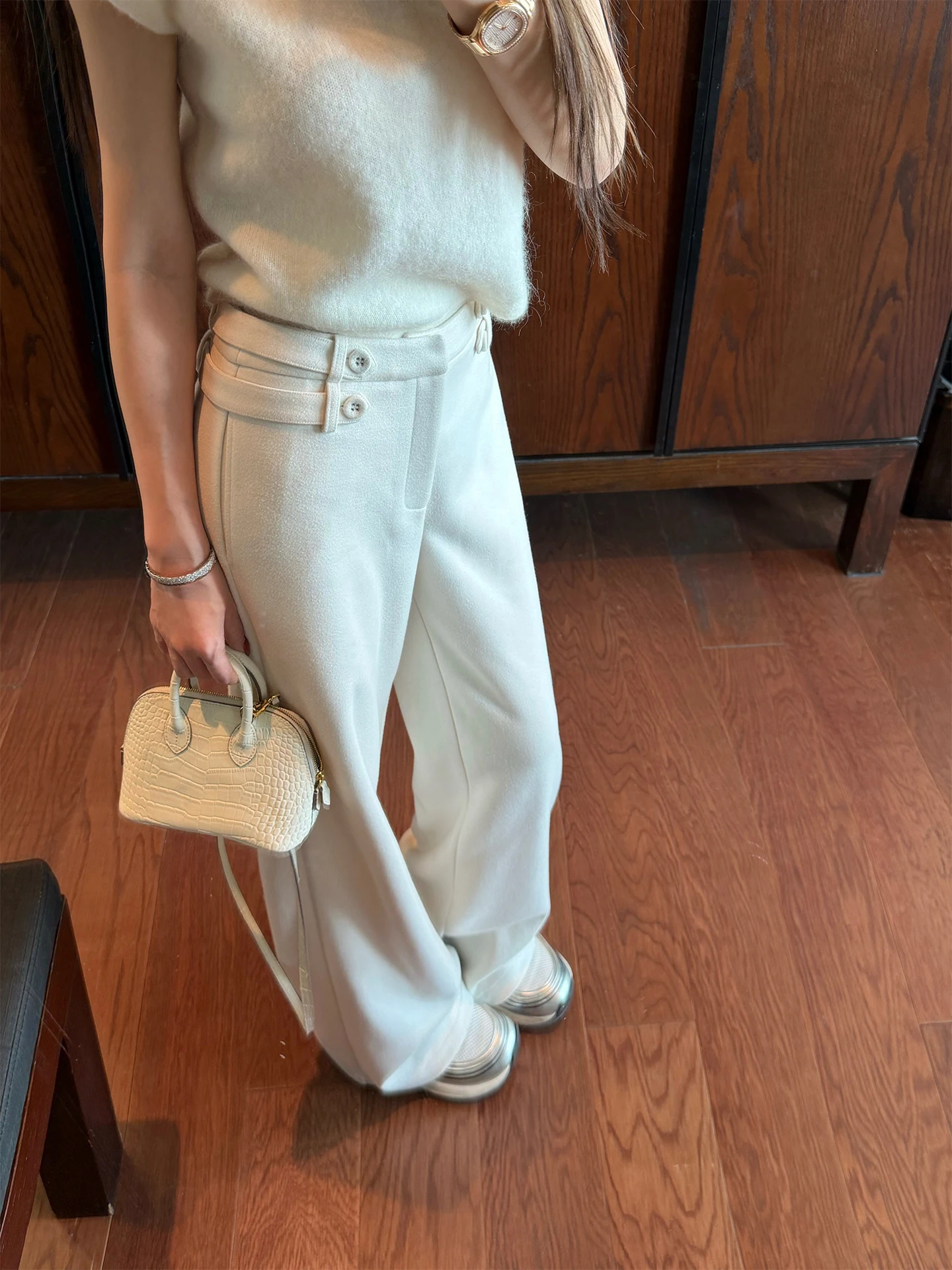 

Уютные трикотажные брюки Good Morning Fan Fan: мягкие, прямые, с двойной боковой резинкой на талии, повседневные