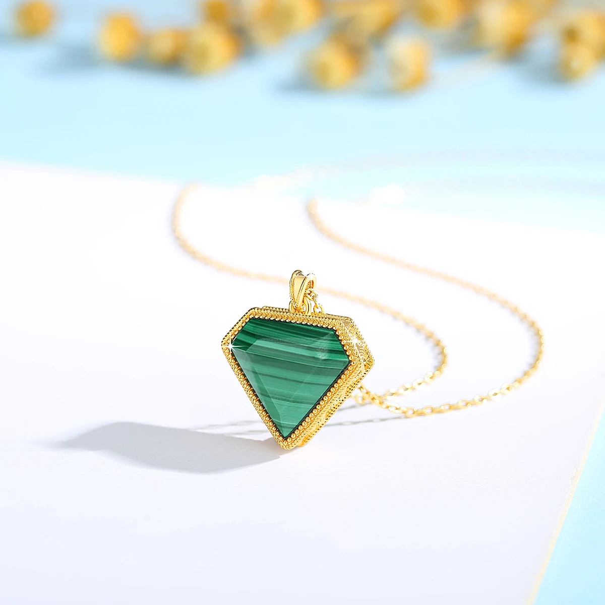 Natural Malachite 18K Gold Pendant AU750 Party High Jewelry Gift Woman Arabic Style 18k Gold Tooth Gems