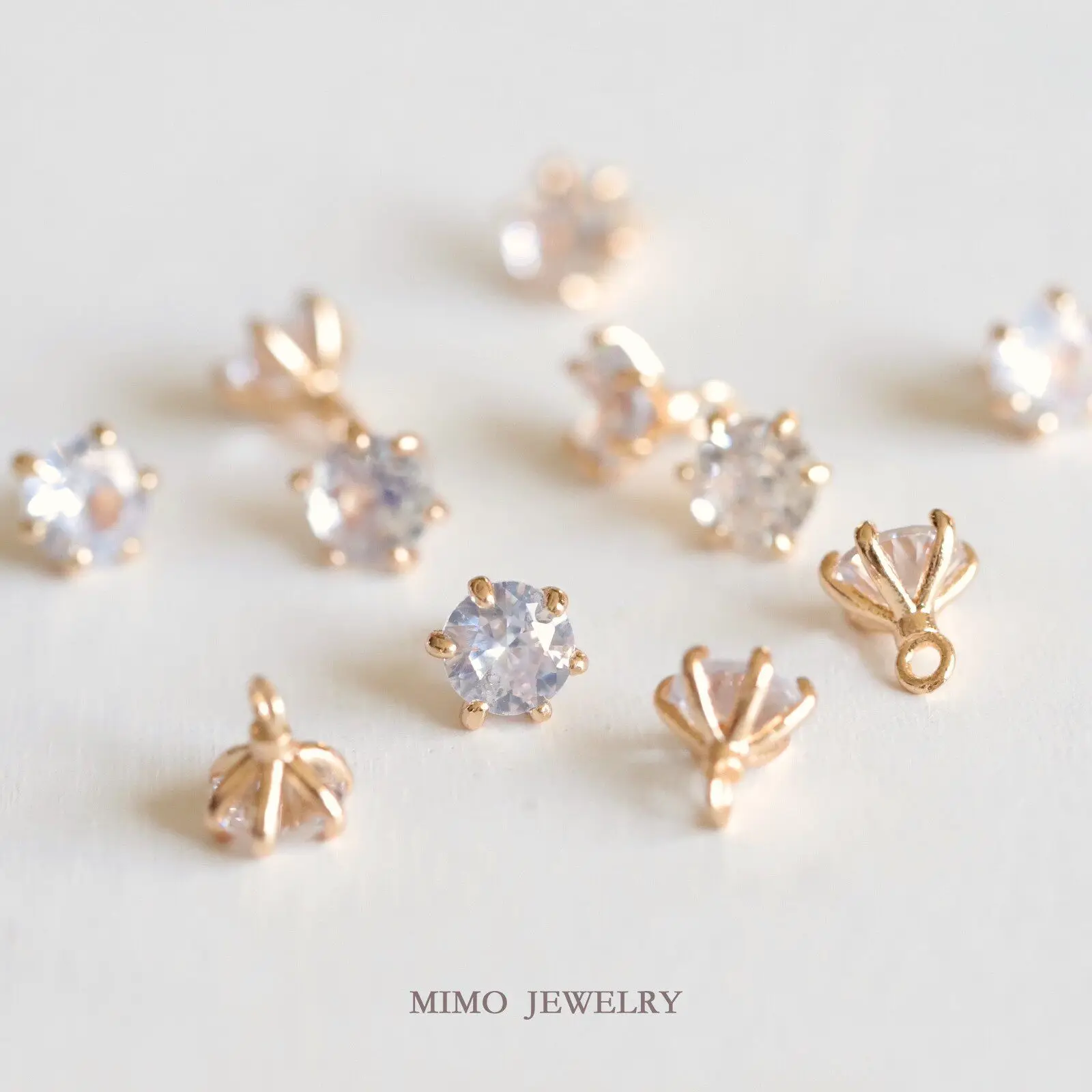 

Copper-plated Gold Round Single Zirconium Six-claw Diamond Pendant Charms For Jewelry Making DIY Bracelet Accessories Findings
