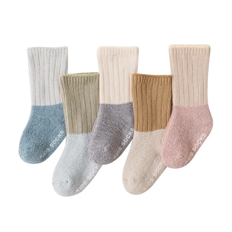 Mode Babys ocken Herbst Winter Korallen vlies verdickt Neugeborenen Socken Junge Gilrs rutsch feste Bodens ocken Kinder socken