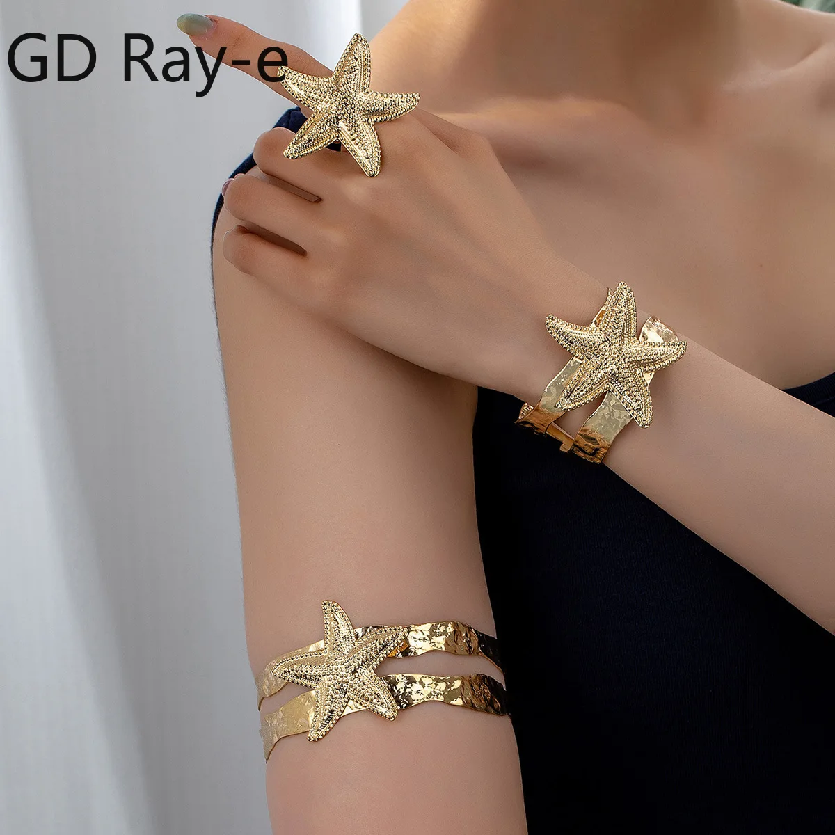 

1 Set of Simple Elegant Starfish-shaped Bracelet Ring Trendy Gold-plated Seaside Pearl Arm Bangles Jewelry