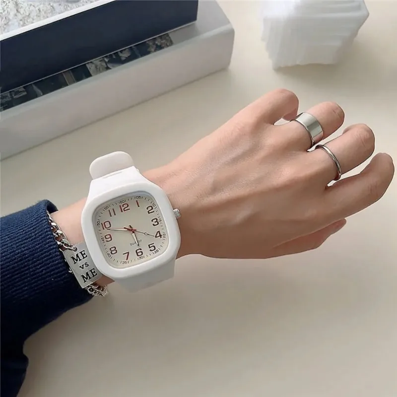 Montre à quartz numérique carrée pour femme, montre-bracelet à quartz simple, horloge légère en silicone, à la mode et minimaliste, décontractée et de luxe