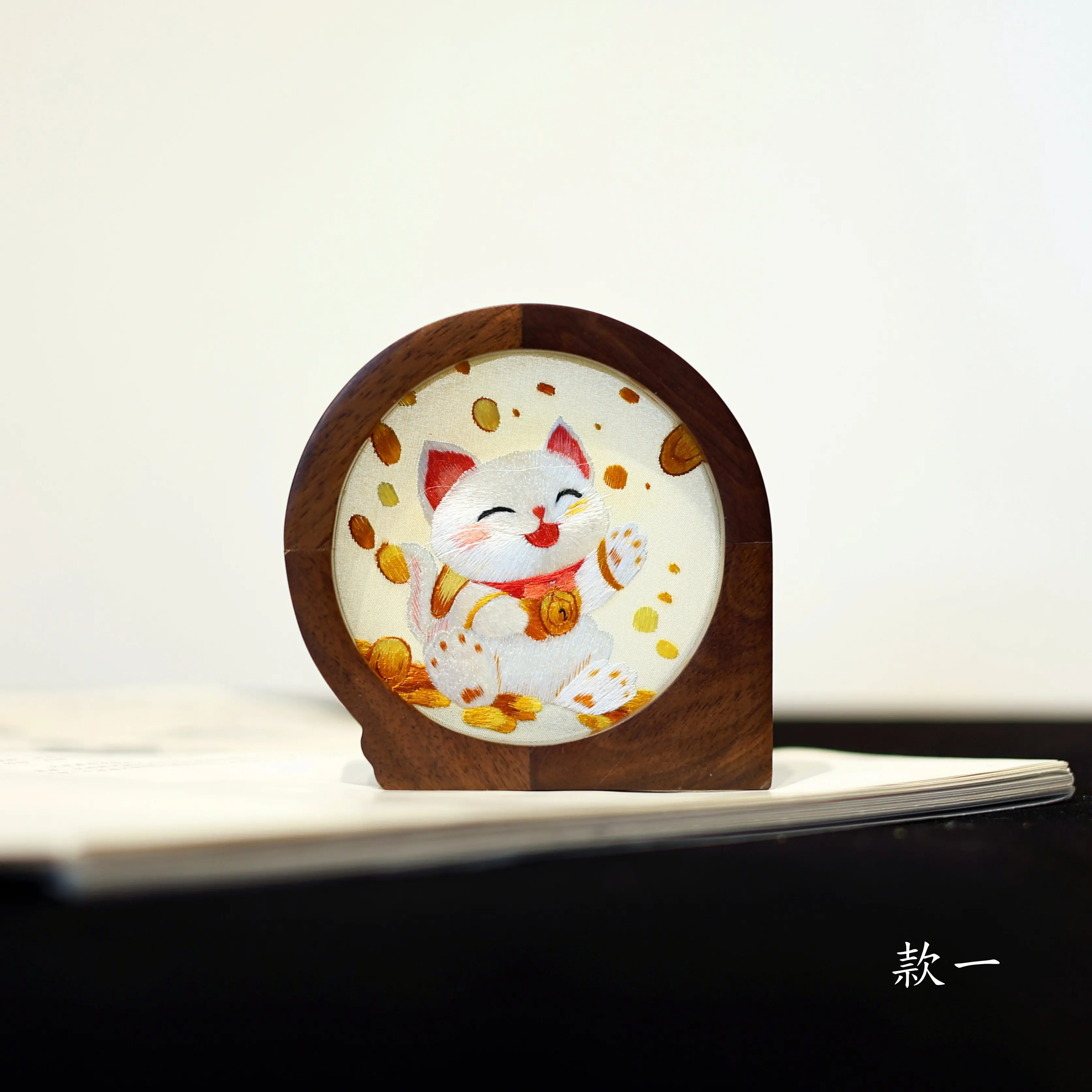 Walnut Embroidery Small Ornaments Suzhou Double-Sided Desktop Table Decoration Chinese Style Gifts Foreign Gift