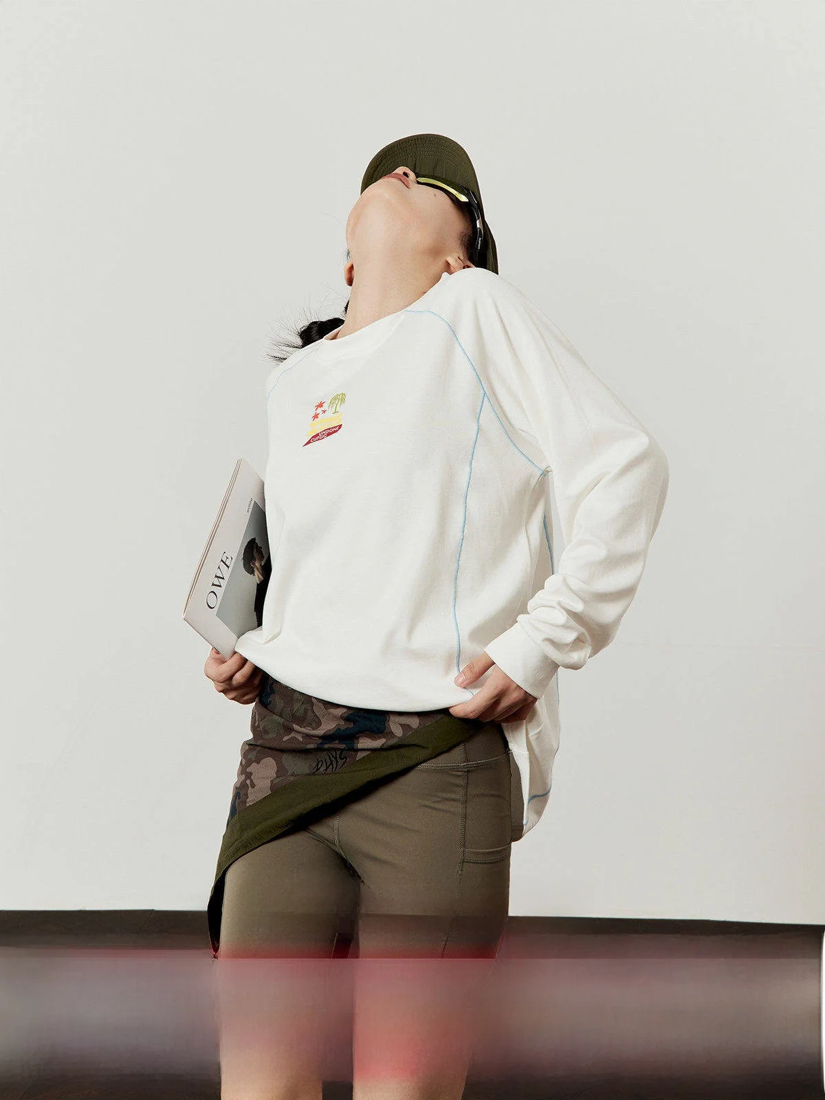 

Свободная женская футболка с длинным рукавом, повседневная, с принтом, для работы, модная новинка 2025 года, удобная, дышащая, хлопковая.