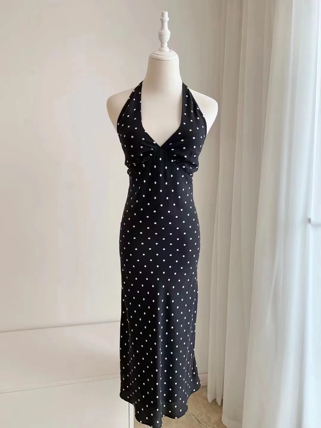 

Women Halter Deep V-Neck 100% Silk Dot Printed Sleeveless Slim Midi Dress