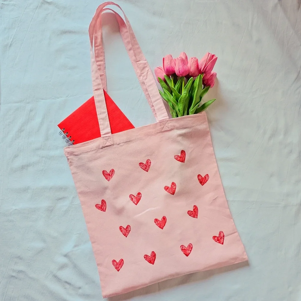 Bolsa de regalos de mano personalizada para dama de honor, bolso de mano personalizado con corazones rojos, regalo estético para amantes, bolso de lona hecho a mano