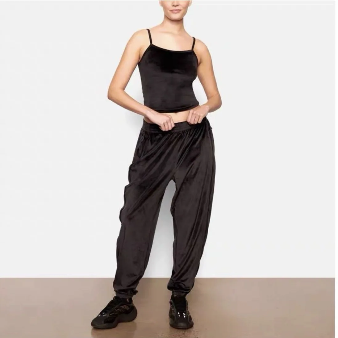 Ultraweiche Samt-Sporthose mit Reißverschluss und Bündchen, lange Hose, niedrige Taille, andere Stoff-Damen-Premium-Kleidung, Frühling und Sommer