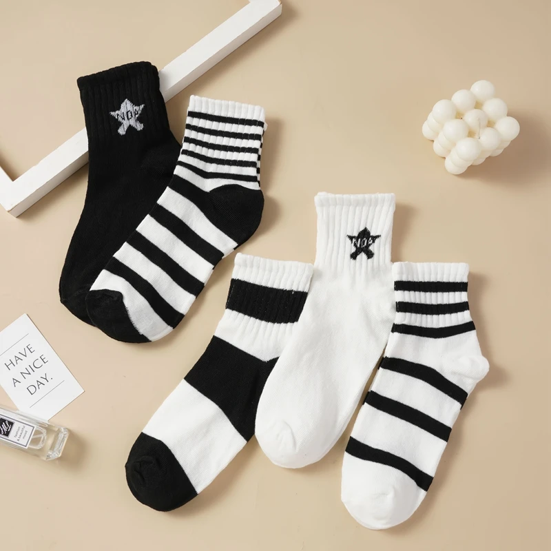 Chaussettes à rayures noires et blanches pour femmes, pentagramme brodé, mode printemps et automne, chaussettes de sport décontractées, chaussettes en coton pour femmes