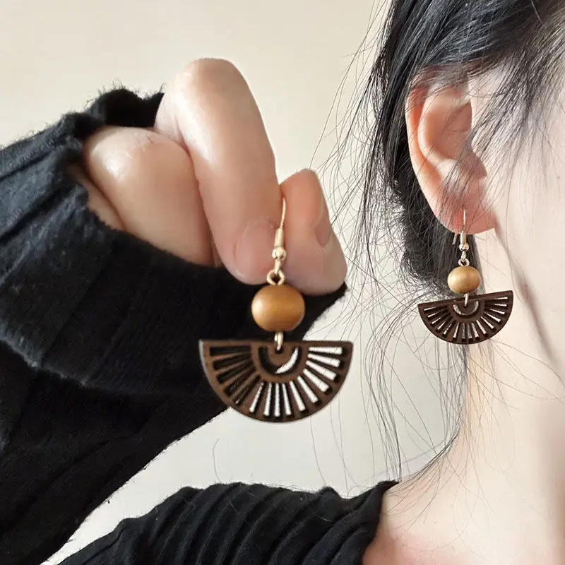 

New Chinese Style Wooden Fan Earrings Women's Niche Design Sense National Style Earrings Personality Tassel Earrings