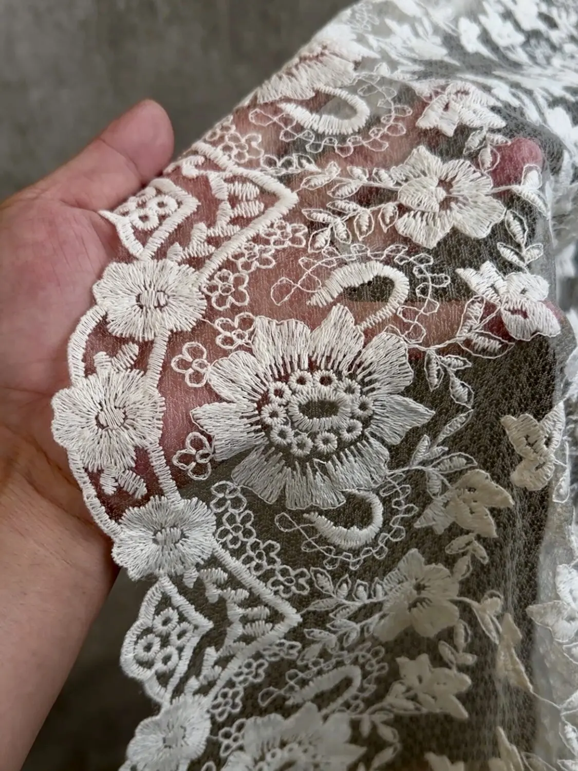 

New diamond mesh embroidered floral lace wedding dress fabric, 130 cm wide, women's clothing, skirt lace fabric