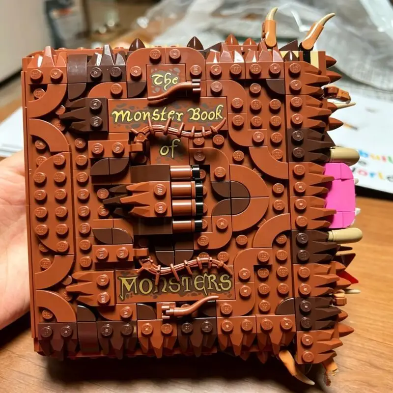 Chomping Monster Book of Monsters Building Blocks Sets  Particles Suitable For Christmas Gifts view 2