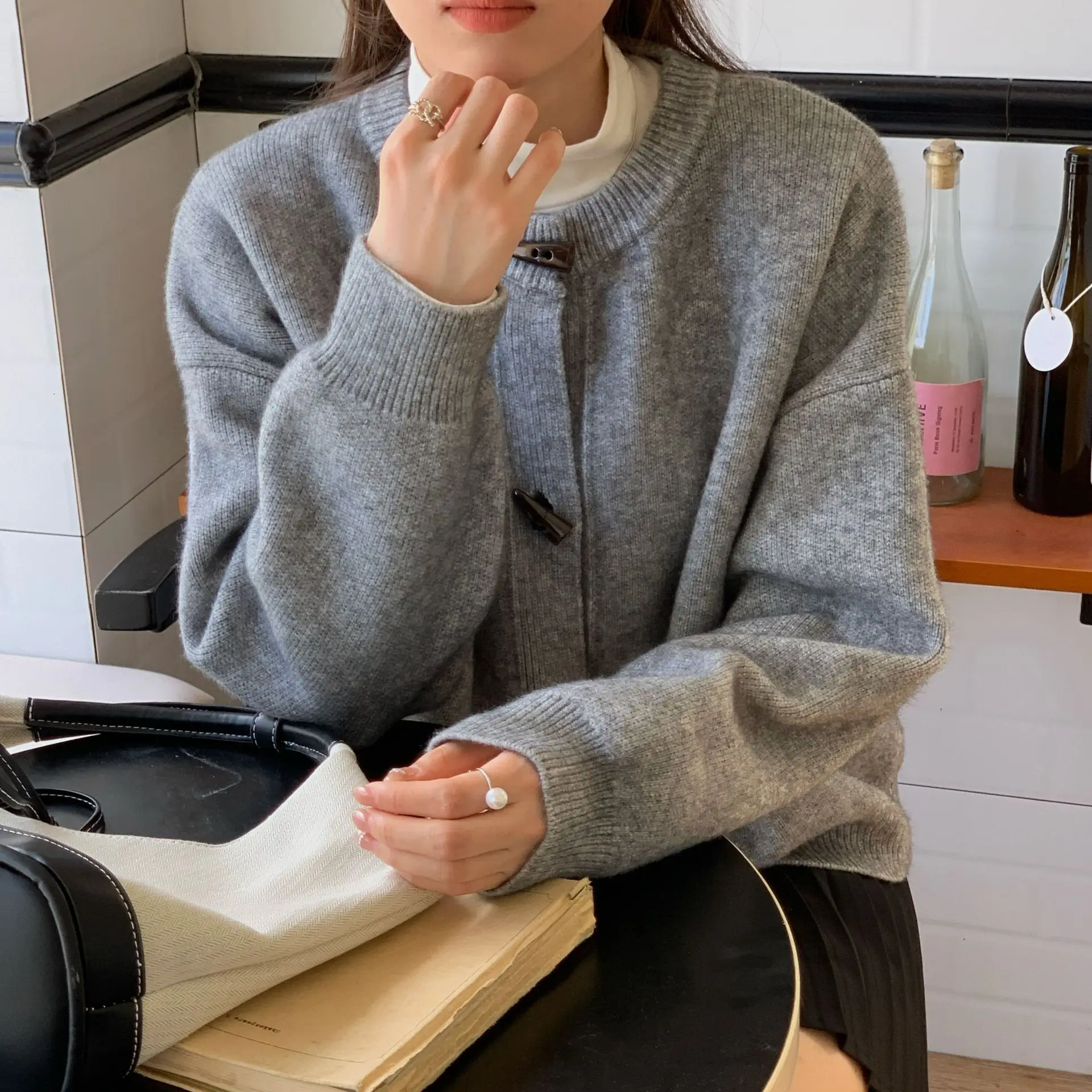 Cardigan rétro en corne de vache pour femme, pull à boutons, ample, court, tricoté, nouvelle collection automne et hiver