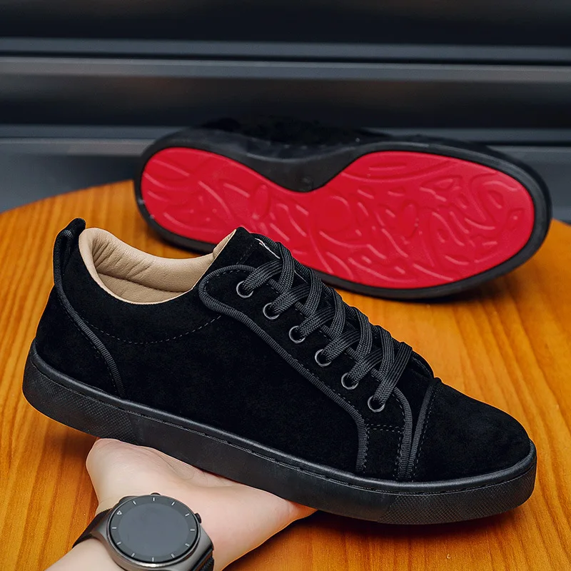 Nuevos zapatos de otoño para hombres, zapatos casuales de cuero de gamuza, zapatos planos de Skateboard a la moda, zapatillas de deporte geniales para jóvenes