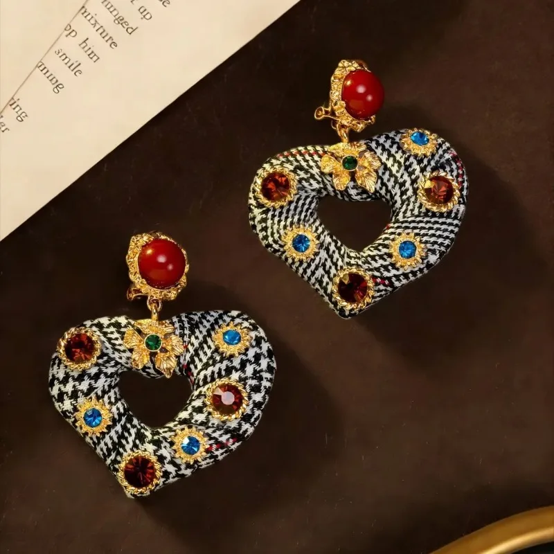 Vintage Style Luxury Thousand Bird Grid Heart Shaped Earring for Women Fashion Simple Zircon Heart Shaped Earring Party Jewelry