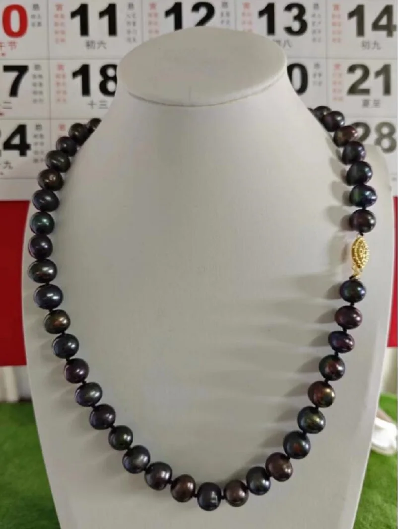 

Amazing 20inch AAA 10-11mm black chocolate Tahiti pearl necklace with 14K gold buckle.