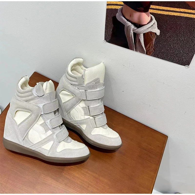 أحذية نسائية فاخرة قصيرة عالية الارتفاع الداخلي زيادة 8 سنتيمتر أحذية رياضية غير رسمية متقدمة أحذية مريحة دافئة للخريف والشتاء