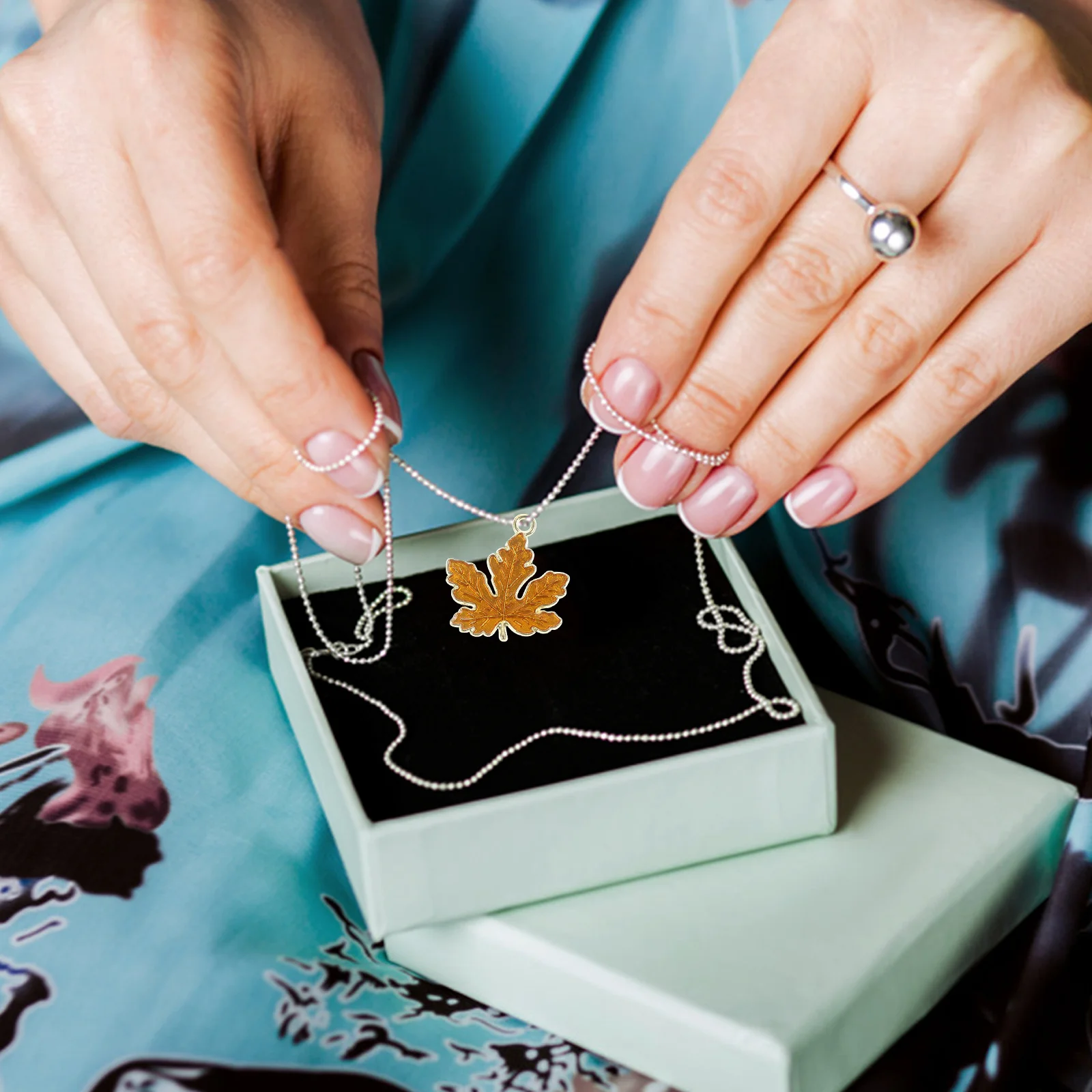 

10 шт., подвесные подвески в виде кленового листа для самостоятельного изготовления ювелирных изделий, ожерелье, браслет, серьги, брелок, ремесла, подвески в виде листьев, декоративные