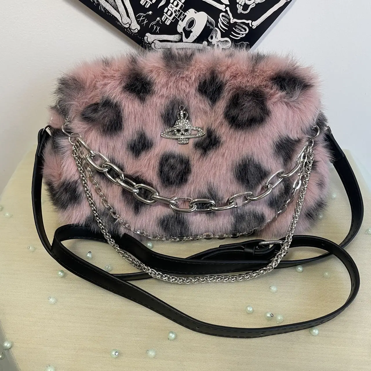 

Rock Inspired Faux Fur Crossbody Bag Fluffy Pink Leopard Faux Fur Handbags Fashion Edgy Silver Chains Tote Bags for Women