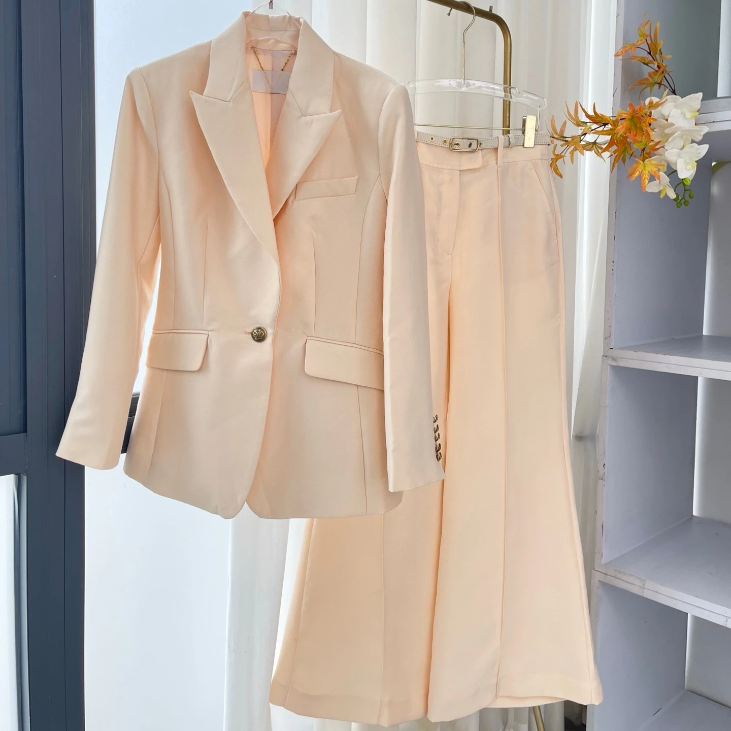 

Черная куртка с отложным воротником и длинными рукавами, комплект из топа и брюк, женская одежда 2025 года