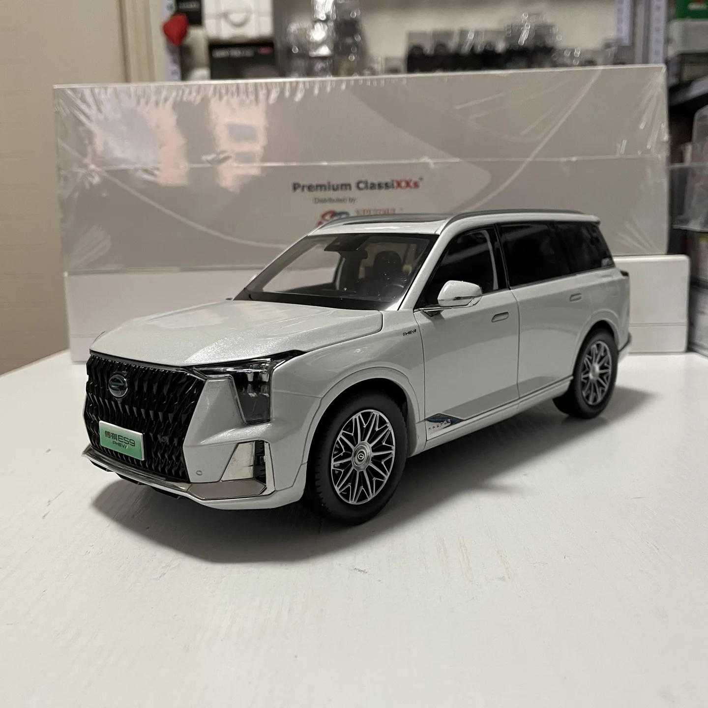 

Trumpchi 1:18 масштаб литой под давлением сплав белый GAC Trumpchi ES9 внедорожник игрушечный автомобиль модель классический ностальгия подарок для взрослых сувенирный статический дисплей