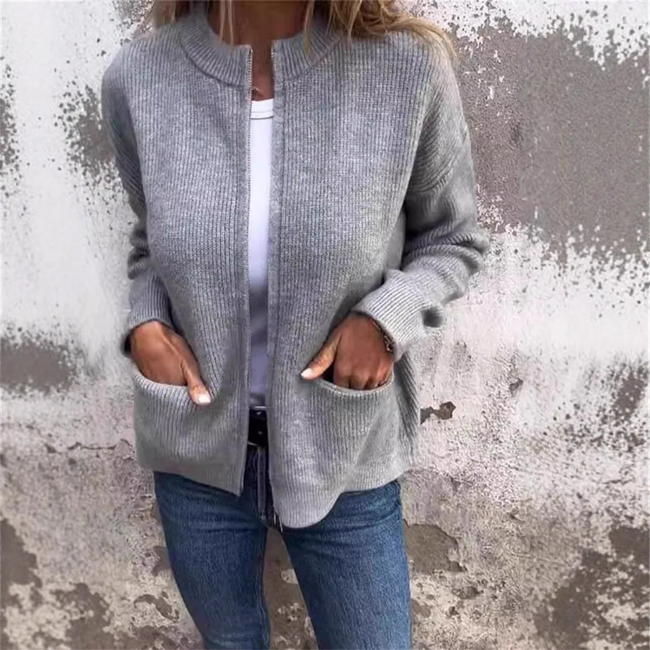 

2025 модная повседневная куртка на молнии с воротником-стойкой, свободное пальто с карманами для женщин и свитер из натуральной шерсти