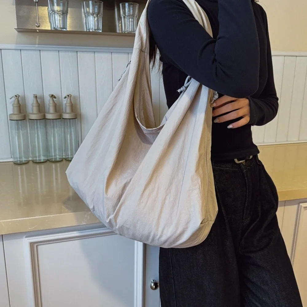 Neue Nylon-Schultertasche, Einfarbig, Große Kapazität, Unterarmtasche, Wasserdicht, mit Reißverschluss, Einkaufstasche für Frauen und Mädchen – Detail 6